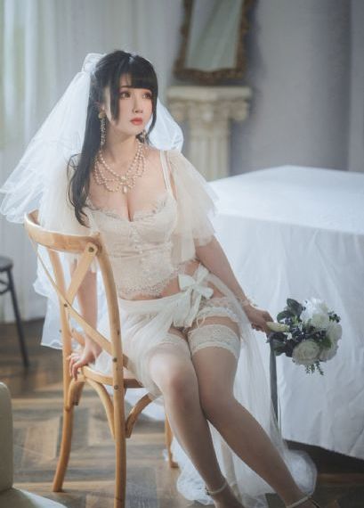 小受夹腿憋尿时被攻按小腹_在线电影免费观看